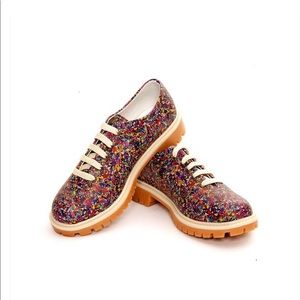 Goby oxfords, printed multi colored.